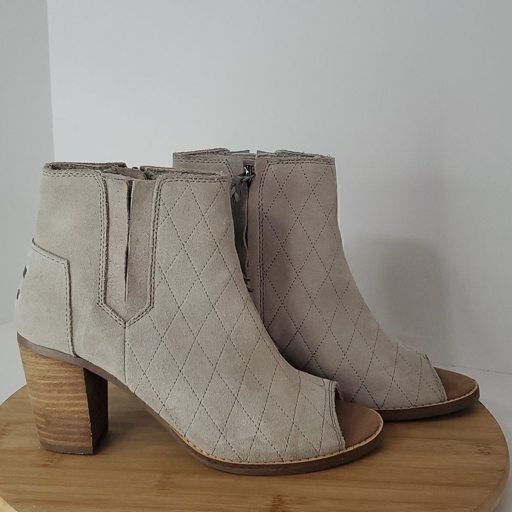 Toms Majorca Peep Toe Ankle Booties Grey Diamond Stitched Suede Size 7